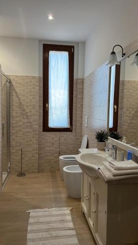a bathroom with a toilet and a sink and a tub at La Vigna 1803 in Casa Gagliano