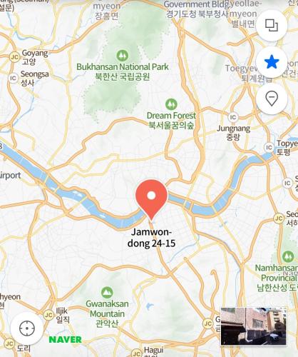 ソウルにあるSinsa Station 2Room North Europe Art galleryの赤目印付日本地図