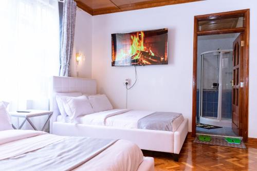 Letto o letti in una camera di Cozy Highland Private Bungalow in Eldoret