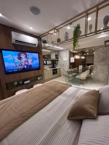 a bedroom with a large bed and a dining room at FLAT LUXO em BOA VIAGEM Prox PRAIA, SHOPPING e AEROPORTO in Recife
