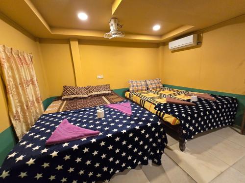 Postel nebo postele na pokoji v ubytování Family Guesthouse