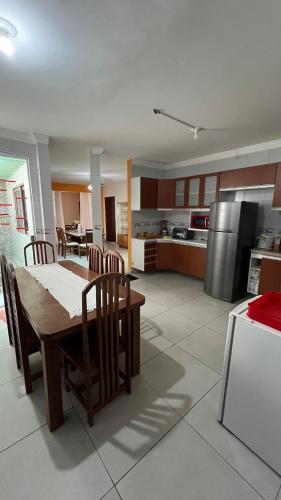 a kitchen and dining room with a table and chairs at Casa Aconchegante in Natal