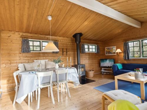 Ruang duduk di Holiday Home Bonde - 800m to the fjord by Interhome