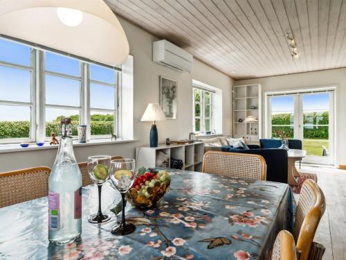 Minuman di Holiday Home Hildulf - 1km from the sea by Interhome