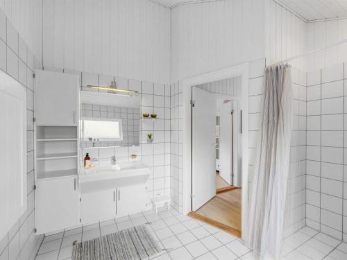 Koupelna v ubytování Holiday Home Ingelis - 150m to the fjord by Interhome