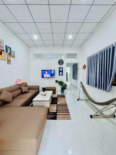 a living room with a couch and a chair at Homestay Kim Mỹ in Ấp Rạch Mẹo