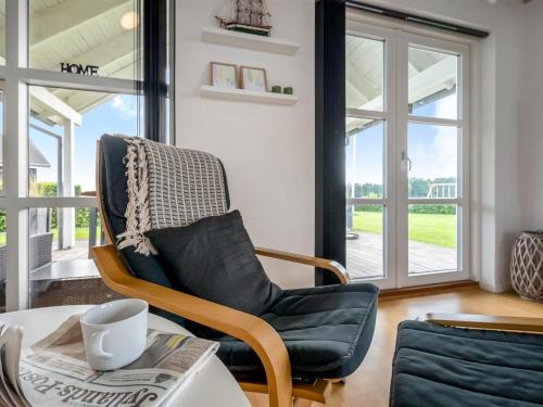 Ruang duduk di Holiday Home Bernice - 900m from the sea by Interhome