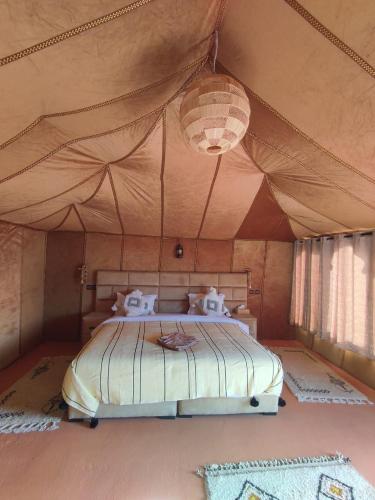 Postel nebo postele na pokoji v ubytování Lucky luxury Camp