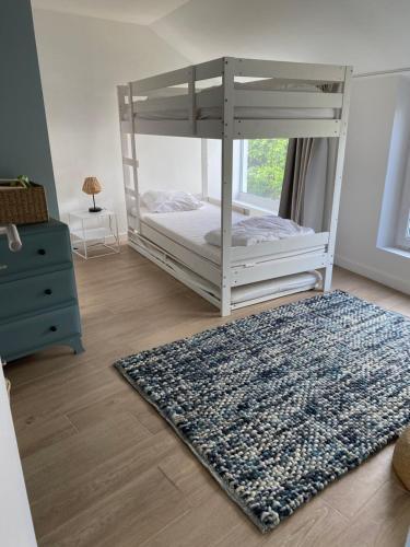 Ένα ή περισσότερα κρεβάτια σε δωμάτιο στο Maison Carnac plage