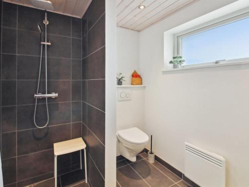 Ένα μπάνιο στο Holiday Home Golubinka - 2-5km from the sea by Interhome
