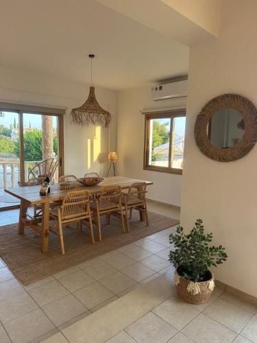 Stay and Nest Casa Alba Modern Boho Villa with private Pool near to Sea, Paphos