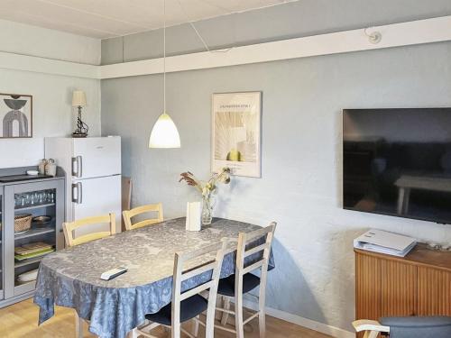 Kuchyň nebo kuchyňský kout v ubytování Apartment Niyazi - 6km from the sea by Interhome