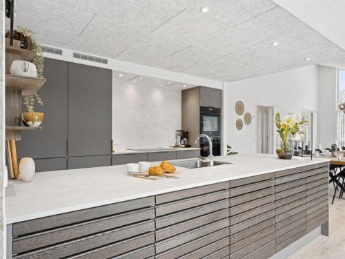 Η κουζίνα ή μικρή κουζίνα στο Holiday Home Lanessa - 800m from the sea by Interhome