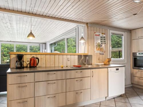 Holiday Home Saila - 700m to the fjord by Interhomeにあるキッチンまたは簡易キッチン