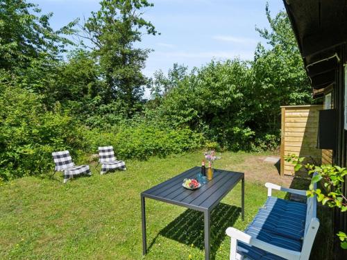 Κήπος έξω από το Holiday Home Krister - 900m from the sea by Interhome