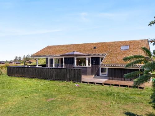 Το κτήριο όπου στεγάζεται  η παραθεριστική κατοικία