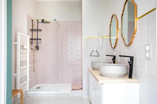 a bathroom with a sink and a mirror and a tub at Suite Deluxe royauté Jacuzzi, Mulhouse Centre in Mulhouse
