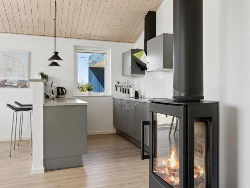 Una cocina o cocineta en Holiday Home Snari - 700m from the sea by Interhome