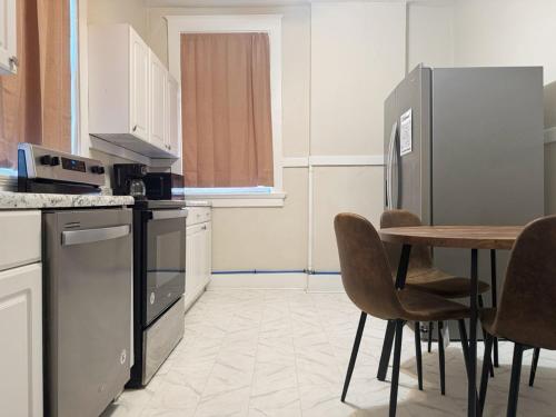 Dapur atau dapur kecil di The Harrison Apartments