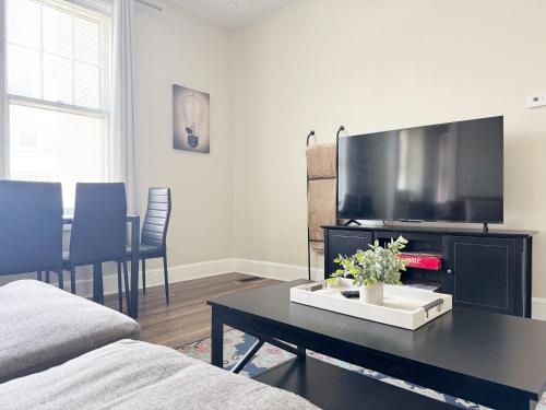 Televisyen dan/atau pusat hiburan di The Harrison Apartments