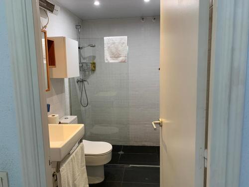 Ένα μπάνιο στο Precioso apartamento en primera linea de mar Beautiful apartment on the first line of the sea