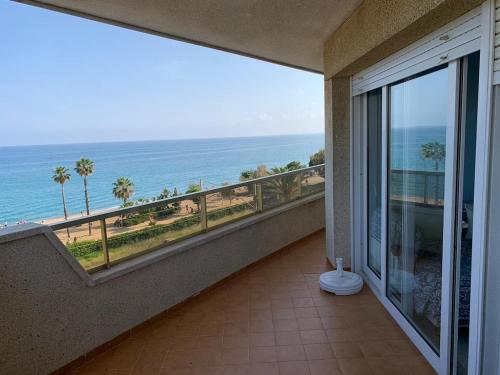 Precioso apartamento en primera linea de mar Beautiful apartment on the first line of the sea