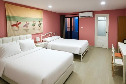 Postel nebo postele na pokoji v ubytování Chen Inn Boutique Hotel 普吉岛心澄酒店
