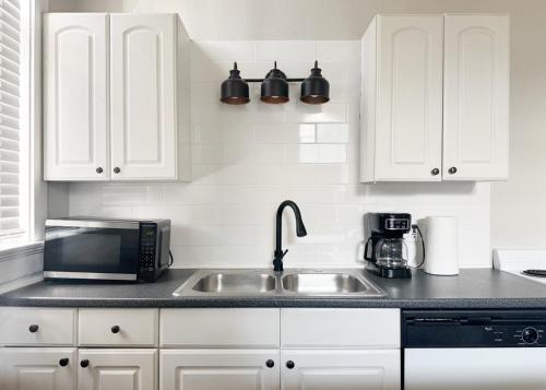 Dapur atau dapur kecil di The Harrison Apartments