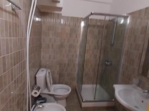 Un baño de Danis Hotel