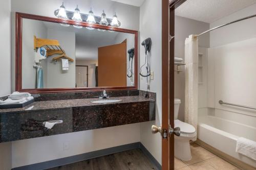 a bathroom with a sink and a mirror at Best Western Acworth Inn in Acworth