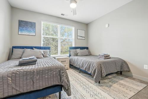 a bedroom with two beds and a window at IRIE Living Divine Kg 2bd Gym Pool Brand New in Whitestown