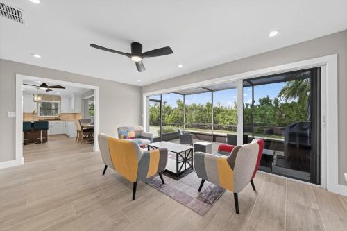 a living room with a table and chairs and a large window at Sugarfish in Sanibel Island
