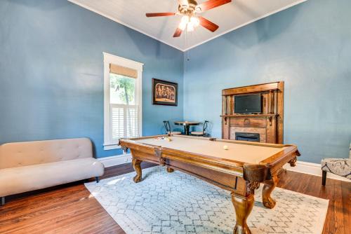Galeriebild der Unterkunft Walk to McDonough Square Historic Home with Yard! in McDonough