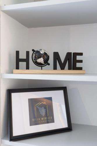 a shelf with a picture and the word me on it at Villa Mirella - Luxury in the center of Tuscany in Empoli