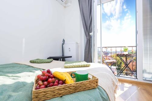 Cozy Apartment next to bus station with perfect city views