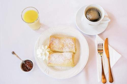 インの敷地内または近くでの食事または食べ物