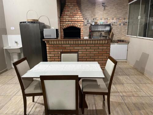 Η κουζίνα ή μικρή κουζίνα στο casa Belo Horizonte · Casa 3 quartos parte superior individual com suite
