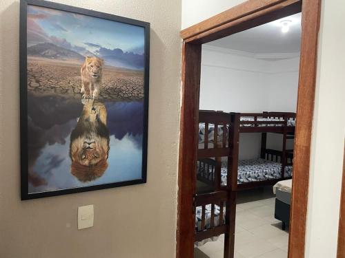 a reflection of a dog in a picture on a wall at casa Belo Horizonte · Casa 3 quartos parte superior individual com suite in Indaiatuba