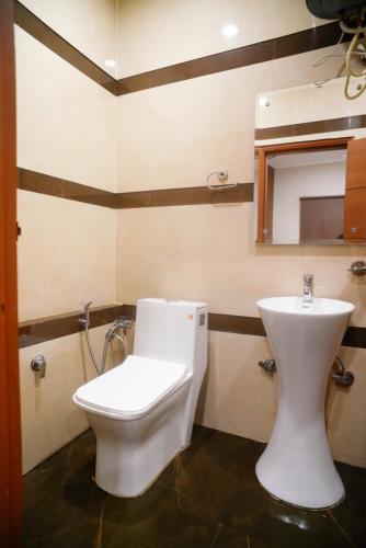 a bathroom with a toilet and a sink at Hotel Divine Stay in Amritsar