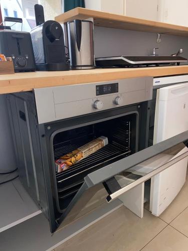 an open oven with food inside of it at Hotel Scheunenwerk - Nürnberg Nord in Heroldsberg