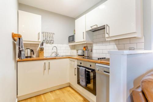 Η κουζίνα ή μικρή κουζίνα στο 1 Bed in Newtonmore oc-l32415