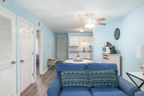 Dapur atau dapur kecil di The Beachwalker Relax & Renew