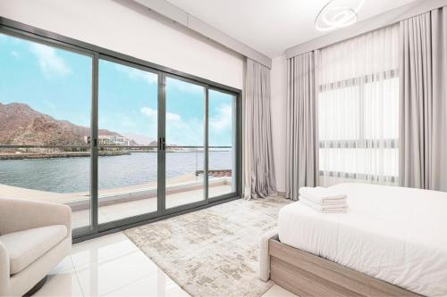 The Pearl Villa - Swimming Pool with Sea and Mountain view - Al Dana Island Fujaira