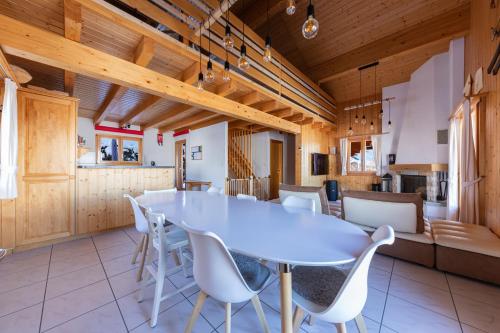Dapur atau dapur kecil di Grand chalet familial et convivial à La Tzoumaz