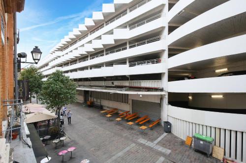 Le Dôme by expat renting - Central - Netflix