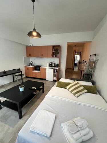 Köök või kööginurk majutusasutuses Ælis Suites in Psyrri - Rooftop Access & Acropolis View