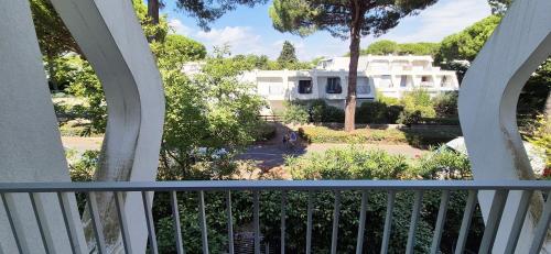 Studio 7 mn mer, refait neuf, cosy, parking, piscine