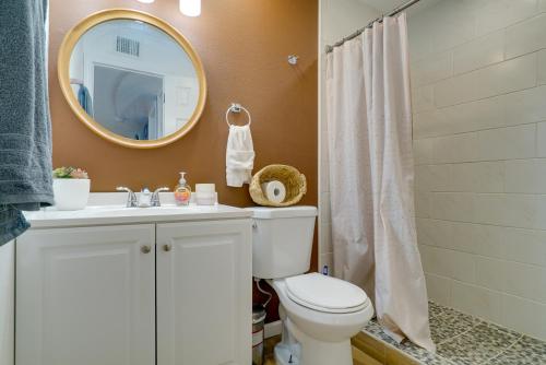 Ένα μπάνιο στο 4 Mi to Dtwn El Paso Pet-Friendly Apartment!