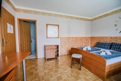 Ένα ή περισσότερα κρεβάτια σε δωμάτιο στο Guesthouse Siva Čaplja