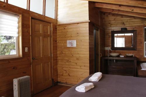 Кровать или кровати в номере Tree House Lodge